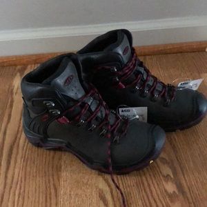 KEEN hiking boots